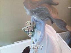 Lladro Figurine Petals On The Wind #6767