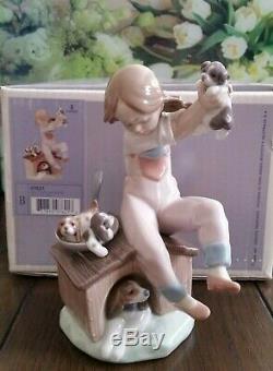 Lladro Figurine Pick Of The Litter Boxed #7621 C1993