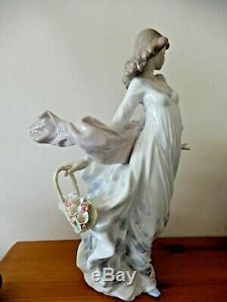 Lladro Figurine Spring Splendor Splendour Girl With Flower Basket N5898 Mint