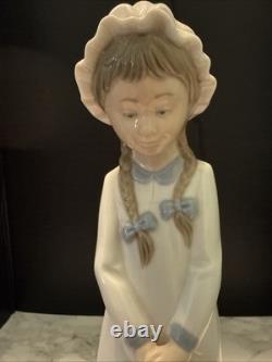 Lladró Fine Porcelain Nao Girl With Basket Figurine