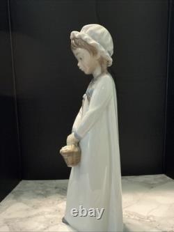 Lladró Fine Porcelain Nao Girl With Basket Figurine