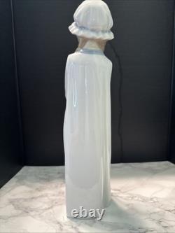 Lladró Fine Porcelain Nao Girl With Basket Figurine