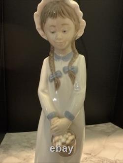 Lladró Fine Porcelain Nao Girl With Basket Figurine
