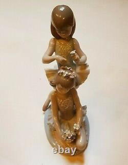 Lladro'First Ballet' No 5714. Girl ballerinas with flowers Excellent Condition