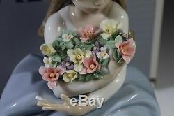 Lladro Fragrant Bouquet 05862 Figurine Woman Holding Flowers With Box