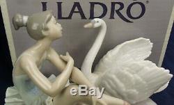 Lladro GRACE & BEAUTY ballerina with swan model 5714 BOXED
