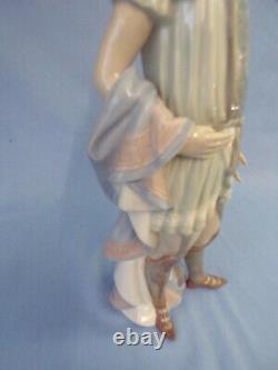 Lladro Gaspars Page Nativity 1514 Sculpted By Salvador Furio Issued 1987 1990