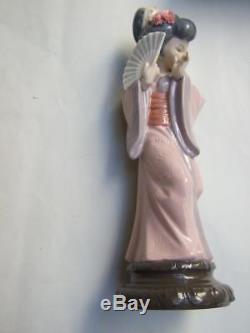 Lladro Geisha w Fan Porcelain Figurine Mint Condition Vintage 4990 Spain Retired