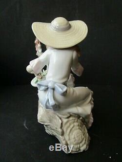 Lladro Girl Feeding Squirrels Springtime Friend 6140 in Original Box