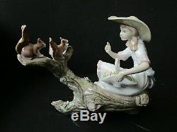 Lladro Girl Feeding Squirrels Springtime Friend 6140 in Original Box