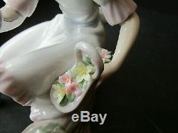 Lladro Girl Feeding Squirrels Springtime Friend 6140 in Original Box