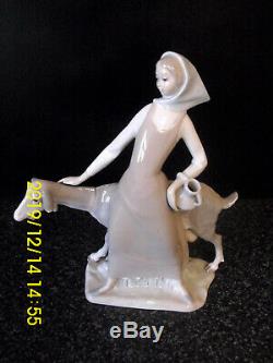 Lladro Girl With Pitcher & Goat Figurine 4590 Retired By Alfredo Ruiz Dairy