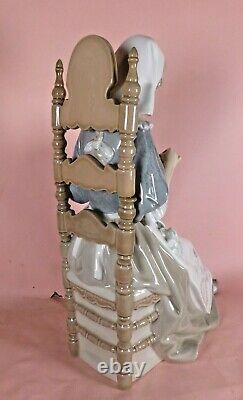 Lladro Glazed Porcelain Figurine Embroiderer 48658 Woman Sitting Sewing Perfect