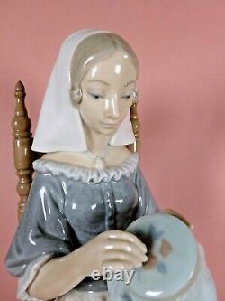 Lladro Glazed Porcelain Figurine Embroiderer 48658 Woman Sitting Sewing Perfect