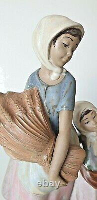 Lladro Gres Figure Group 2098 Girls Collecting Wheat