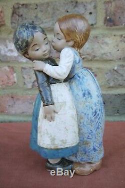 Lladro Gres The Little Kiss #12086