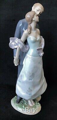 Lladro HN 3251 Utopia Young Couple Holding Hands & Entwined With Her Shawl