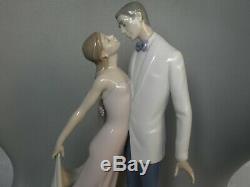 Lladro Happy Anniversary 6475 Kissing Couple