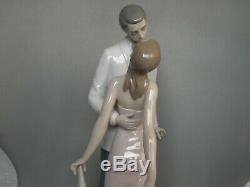 Lladro Happy Anniversary 6475 Kissing Couple