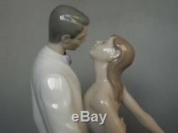 Lladro Happy Anniversary 6475 Kissing Couple