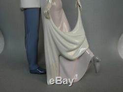 Lladro Happy Anniversary 6475 Kissing Couple