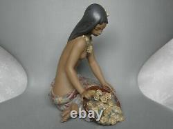 Lladro Hawaiian Flower Vendor 2154 # Boxed # Gres Figure