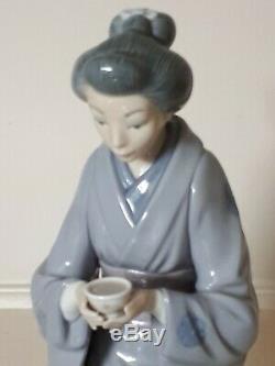Lladro Japanese Geisha Girl Tea Ceremony August Moon #5122 1982-1993 Retired