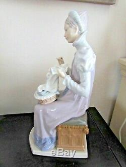 Lladro Lady Sewing A Trousseau Figure # 5126