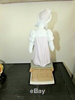 Lladro Lady Sewing A Trousseau Figure # 5126