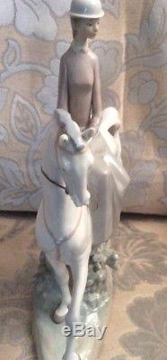 Lladro Large Figurine'Female Equestrian on Horseback