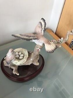 Lladro Limited Edition Two Birds on a Branch Attending a Nest