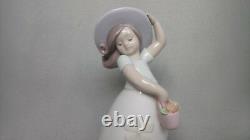 Lladro Little Daisy #8041 Little Girl Holding A Basket Of Daisies # Boxed #