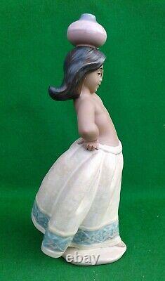 Lladro Little Peasant Girl (white) Gres Finish 12333 Boxed