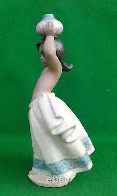 Lladro Little Peasant Girl (white) Gres Finish 12333 Boxed