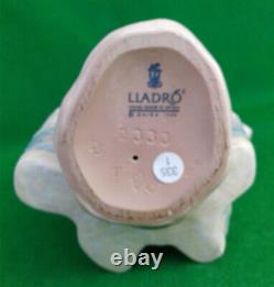 Lladro Little Peasant Girl (white) Gres Finish 12333 Boxed