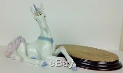 Lladro Little Unicorn on Plinth Model No. 5826 (Ceramic, Porcelain)
