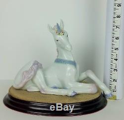 Lladro Little Unicorn on Plinth Model No. 5826 (Ceramic, Porcelain)