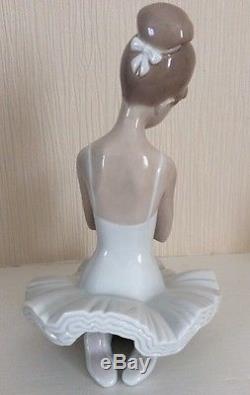 Lladro Lladró Figurine Ballerina Girl with Flowers First Ovation 6998 with Box