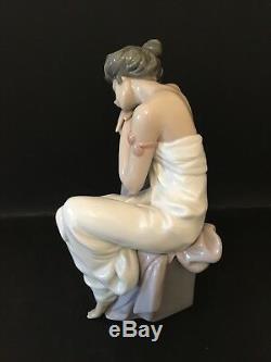 Lladro Lost In Dreams. 6313. 10.25 With stand