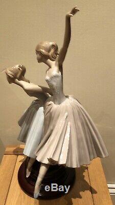 Lladro Merry Ballet. Act 11. 5035. Ballerina duo. Limited Edition. 21.5'' tall