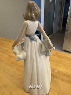 Lladro NAO #1343 Walking On Air Female Woman 11 Porcelain Figurine
