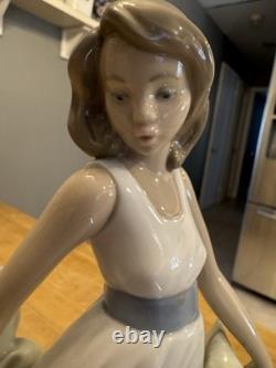Lladro NAO #1343 Walking On Air Female Woman 11 Porcelain Figurine