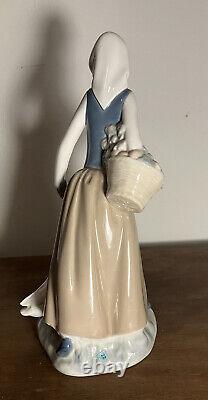 Lladro NAO 1977 Porcelain Girl With Goose Made In Spain