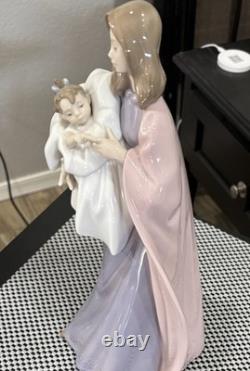Lladro NAO A Mother's Touch Porcelain Figurine Number # 1300 13.5 tall