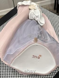 Lladro NAO A Mother's Touch Porcelain Figurine Number # 1300 13.5 tall