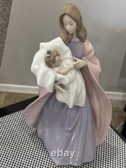 Lladro NAO A Mother's Touch Porcelain Figurine Number # 1300 13.5 tall