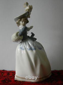 Lladro NAO Daisa 1985 Elegant Victorian Lady Wearing Feather Hat & Hand Muff
