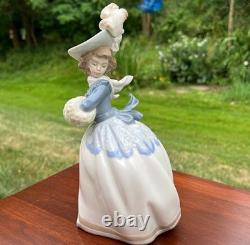 Lladro NAO Daisa'85 Elegant Victorian Lady Wearing Feather Hat & Hand Muff MINT