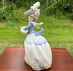 Lladro NAO Daisa'85 Elegant Victorian Lady Wearing Feather Hat & Hand Muff MINT