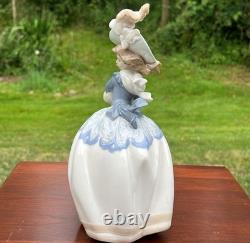 Lladro NAO Daisa'85 Elegant Victorian Lady Wearing Feather Hat & Hand Muff MINT